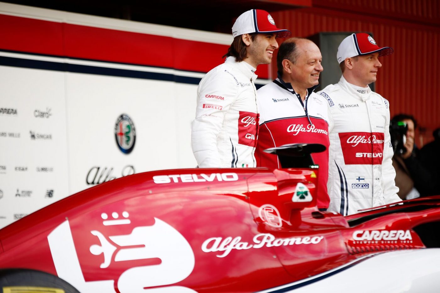 Kimi Räikkönen và Antonio Giovanazzi của Alfa Romeo