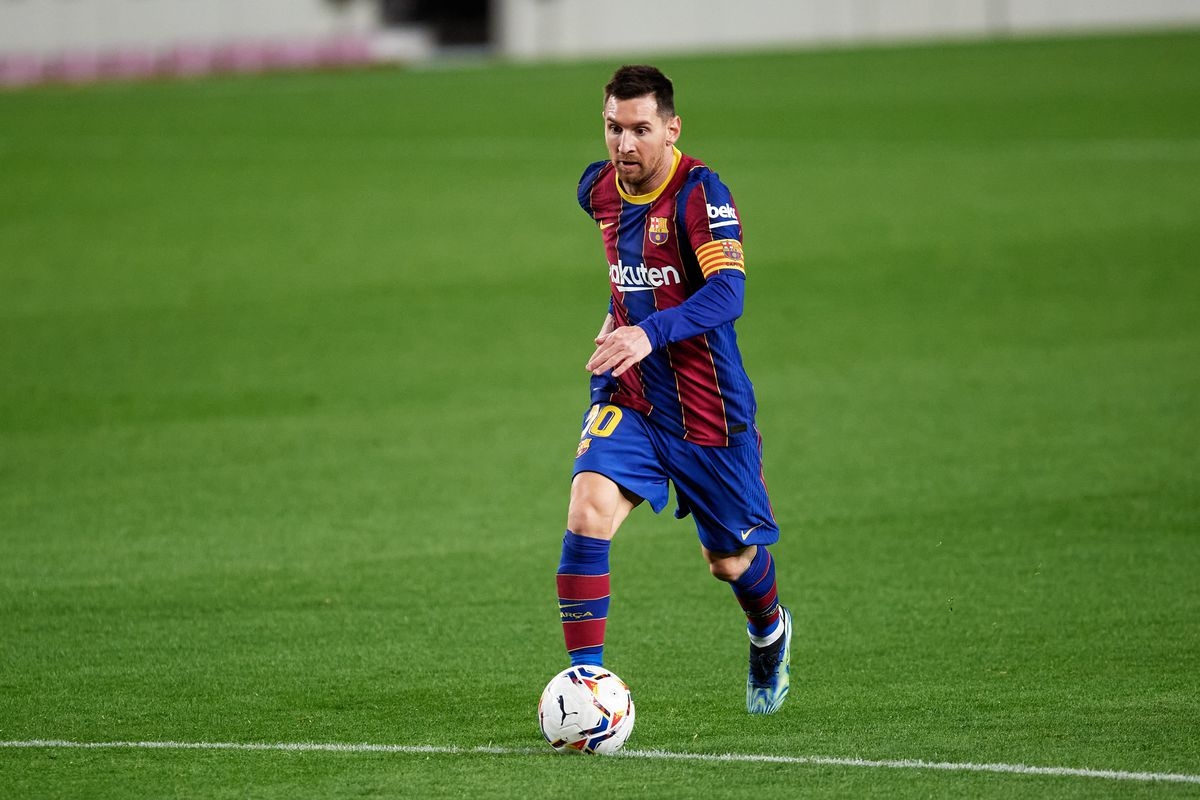 Về khả năng rê bóng: Messi thắng